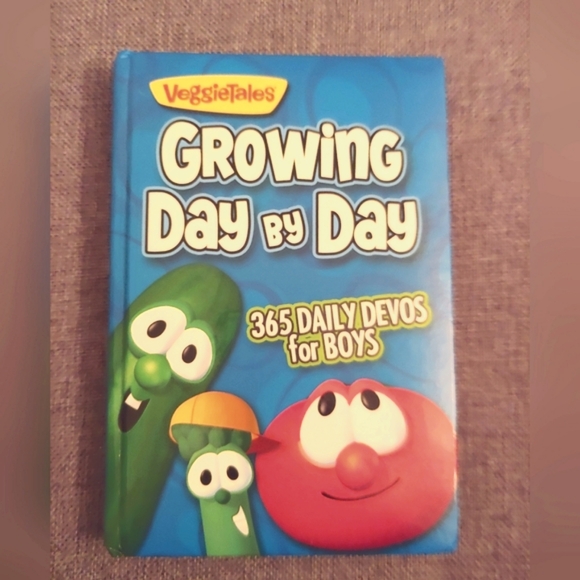 Veggie Tales Growing Day By Day 365 Daily Devos For Boys Hardcover - Picture 1 of 2